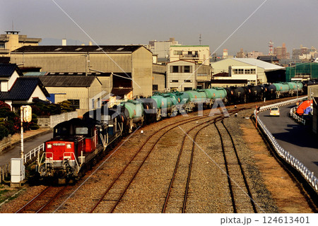 2007年 塩浜貨物線を走るDD511803重連タンク貨物列車 2007年 塩浜貨物線を走るDD511803重連タンク貨物列車 124613401