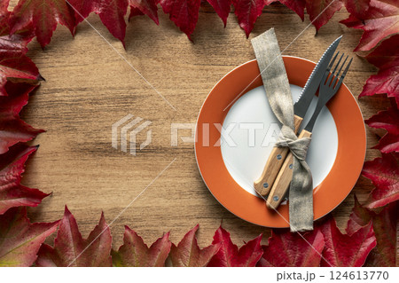 Thanksgiving frame made of autumn leaves 124613770