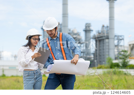 Professional Petroleum Refinery engineer team working building oil and gas power industrial plant. 124614605