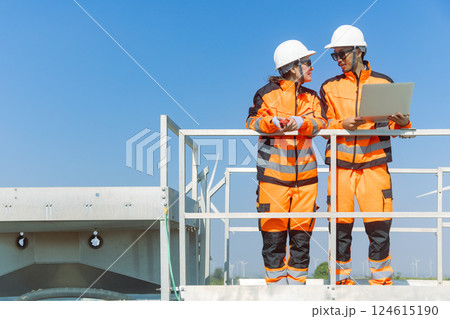 Professional Engineer worker safety work service maintenance wind turbine green power clean energy Professional Engineer worker safety work service maintenance wind turbine green power clean energy 124615190