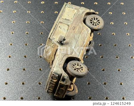 錆びた車　ジープ 124615249