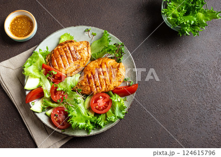 Honey mustard glazed chicken breast and fresh vegetable salad Honey mustard glazed chicken breast and fresh vegetable salad 124615796