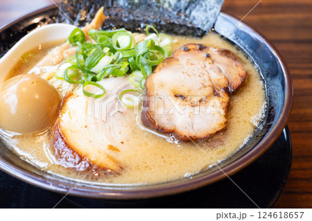 濃厚スープの美味しいラーメン 124618657