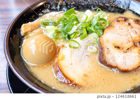 濃厚スープの美味しいラーメン 124618661