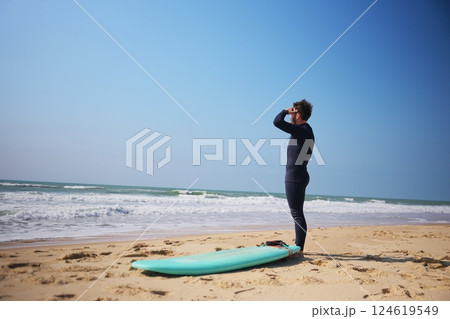 Surfer Scanning Waves on Sunny Beach Surfer Scanning Waves on Sunny Beach 124619549