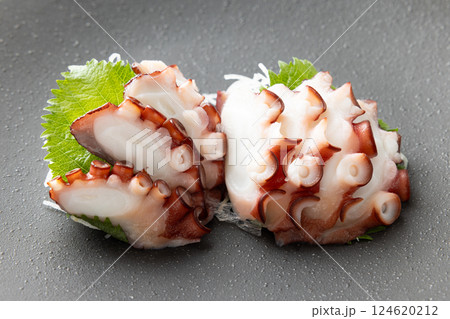 美味しい真蛸の刺し身 124620212