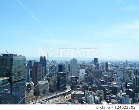 大阪のスカイビルからの景色 124622502