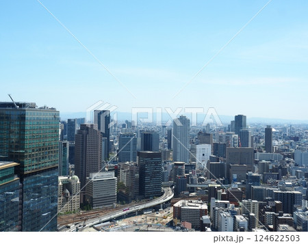 大阪のスカイビルからの景色 124622503