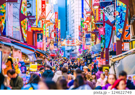 日本の東京都市景観 XEC株…インバウンド続く…外国人観光客らで賑わうアメ横と並行する上中…希望の光 日本の東京都市景観 XEC株…インバウンド続く…外国人観光客らで賑わうアメ横と並行する上中…希望の光 124622749