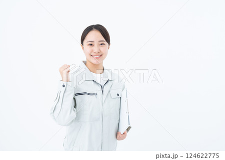 作業員の若い女性 124622775