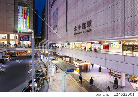 北千住駅　西口広場　東京 124622901