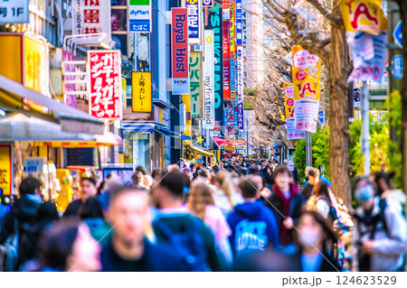 日本の東京都市景観 XEC株…インバウンド続く…外国人観光客らで賑わう秋葉原。再びマ姿の日本人が… 日本の東京都市景観 XEC株…インバウンド続く…外国人観光客らで賑わう秋葉原。再びマ姿の日本人が… 124623529