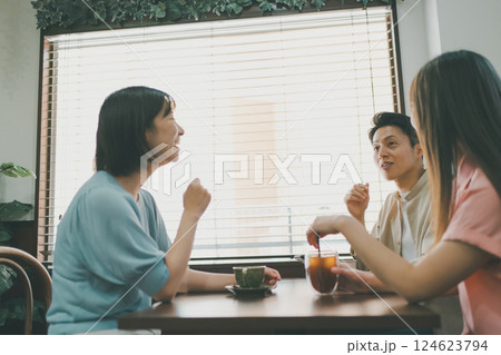 coffee shop 124623794