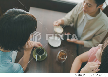 coffee shop 124623799