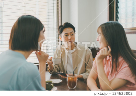 coffee shop 124623802