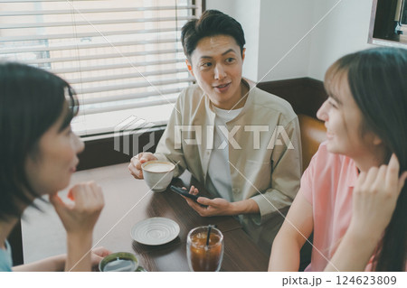 coffee shop 124623809