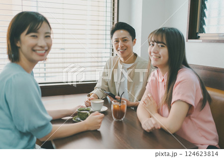 coffee shop coffee shop 124623814