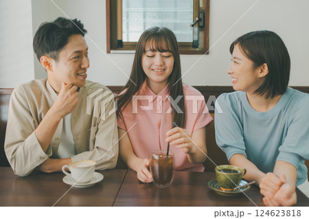 coffee shop 124623818