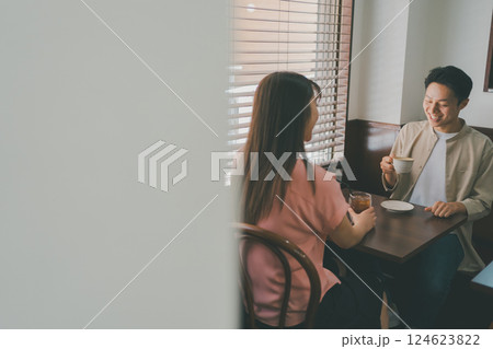 coffee shop 124623822