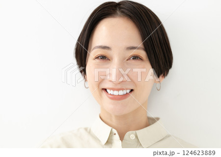 綺麗な歯並びの女性 綺麗な歯並びの女性 124623889