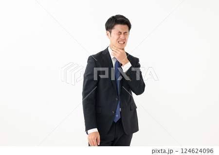 体調不良の男性 124624096