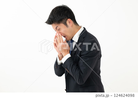 体調不良の男性 124624098