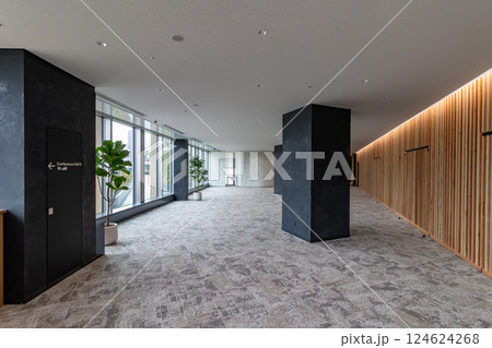 高輪ゲートウェイシティ TAKANAWA GATEWAY Convention Center廊下 124624268