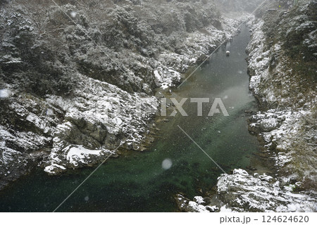 雪景色の大歩危峡金毘羅瀬からの眺め 雪景色の大歩危峡金毘羅瀬からの眺め 124624620