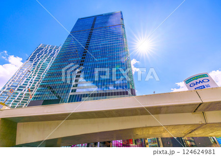 日本の東京都市景観 社会インフラ整備問題…。渋谷サクラステージなどを渋谷のビルなど望む…希望の光 日本の東京都市景観 社会インフラ整備問題…。渋谷サクラステージなどを渋谷のビルなど望む…希望の光 124624981