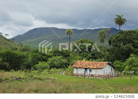 Old abandoned wooden house in the countryside of Brazil Old abandoned wooden house in the countryside of Brazil 124625088