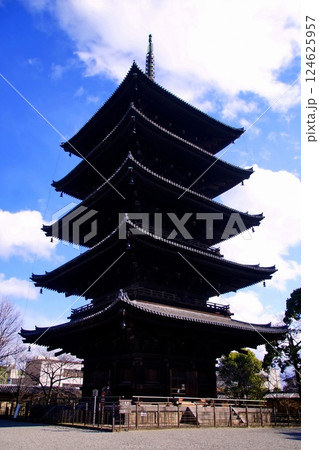 京都府　東寺・五重塔（国宝） 京都市 南区 九条町　2022年2月 124625957