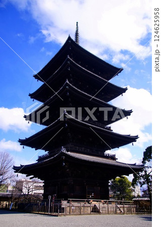 京都府　東寺・五重塔（国宝） 京都市 南区 九条町　2022年2月 124625958