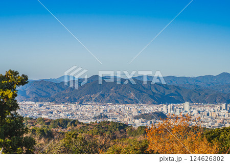 静岡市にある日本平から見た冬の晴れた日の朝の街並み(静岡県) 124626802