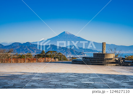 静岡市にある冬の晴れた日の朝の日本平から見た風景(静岡県) 静岡市にある冬の晴れた日の朝の日本平から見た風景(静岡県) 124627110