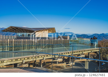 静岡市にある冬の晴れた日の朝の日本平夢テラス展望回廊から見た風景(静岡県) 124627481
