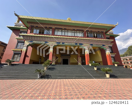 Tibetan style buddhist monastery in Bir Billing, India. Chokling Monastery in Chaugan. Tibetan style buddhist monastery in Bir Billing, India. Chokling Monastery in Chaugan. 124628411