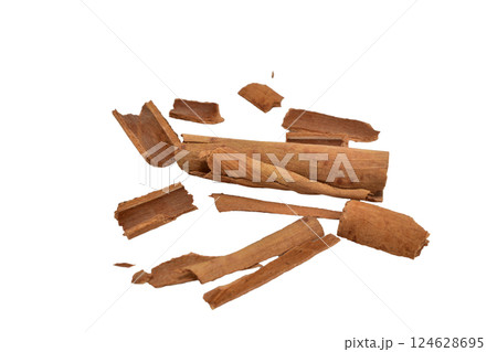 Dry cinnamon sticks, a fragrant spice for cakes. 124628695
