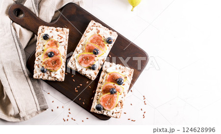Multigrain crispread appetizer Multigrain crispread appetizer 124628996