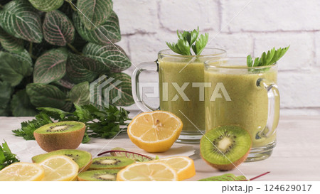 Green vegetable smoothie Green vegetable smoothie 124629017