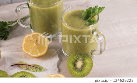 Green vegetable smoothie Green vegetable smoothie 124629228