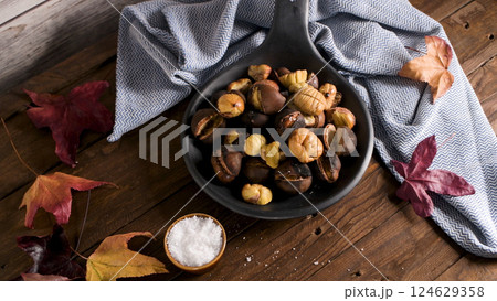 Roasted chestnuts in cast iron pan 124629358