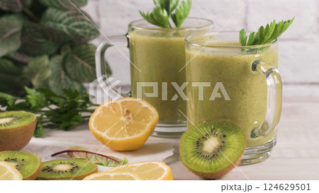 Green vegetable smoothie Green vegetable smoothie 124629501