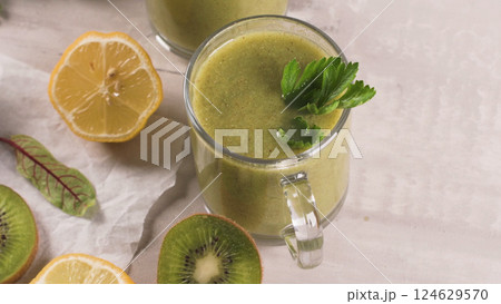 Green vegetable smoothie Green vegetable smoothie 124629570