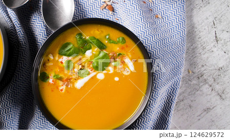 Healthy Pumpkin soup 124629572