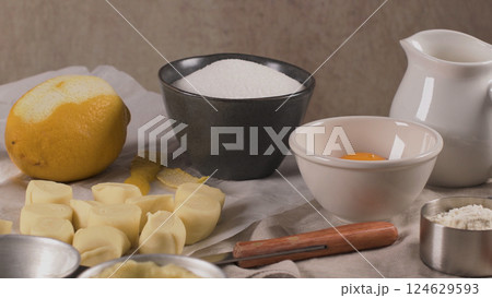 Egg tarts home production ingredients Egg tarts home production ingredients 124629593