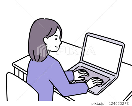ノートパソコンで在宅ワークをする私服の女性 124633278
