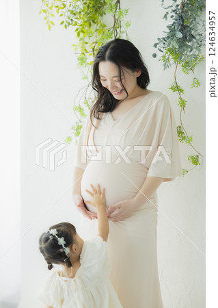 妊婦 マタニティフォト 妊婦 マタニティフォト 124634957