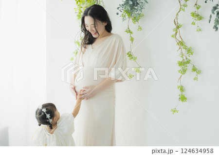 妊婦　マタニティフォト 124634958