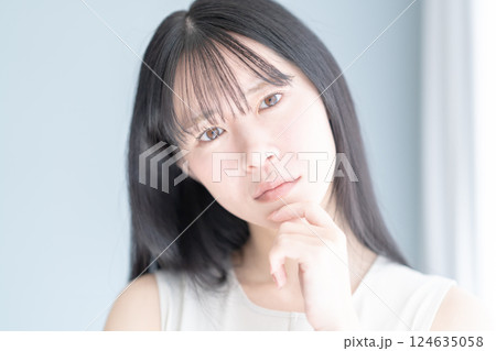 肌荒れに悩むビューティイメージ 肌荒れに悩むビューティイメージ 124635058