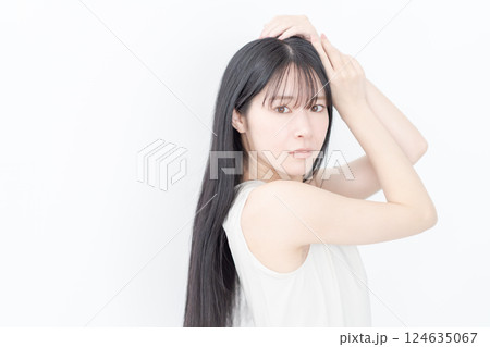 ロングヘア女性のビューティイメージ ロングヘア女性のビューティイメージ 124635067